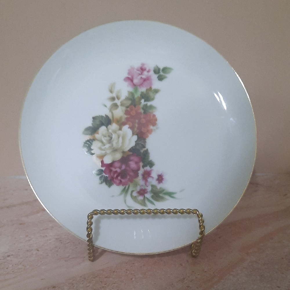 Vintage Floral Porcelain Plate with Gold Rim - Picture 5 of 5
